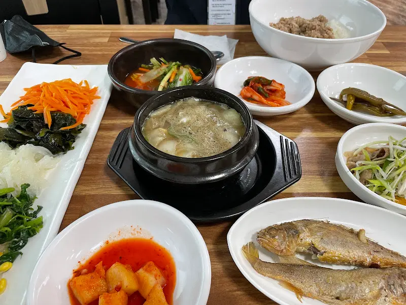 푸짐한 보리밥 정식 한 상