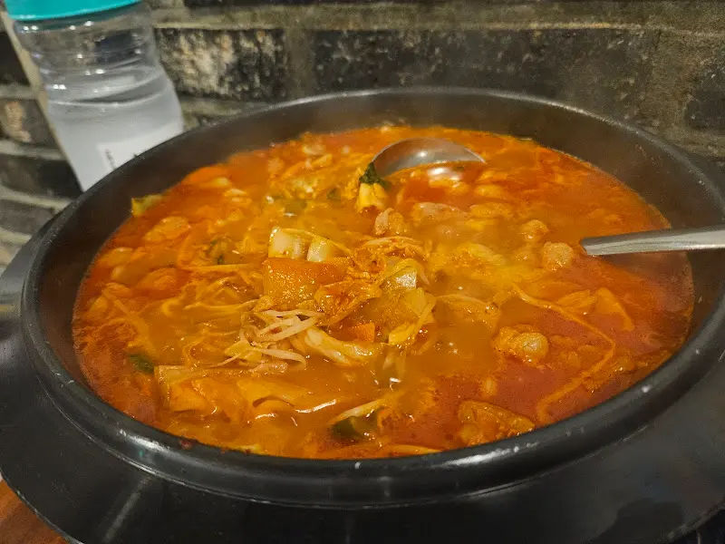 얼큰한 곱창전골