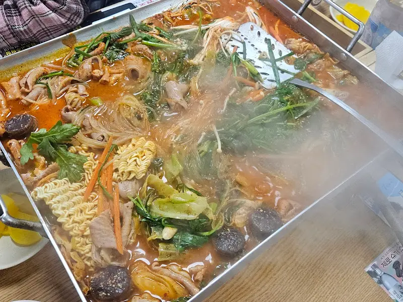 보글보글 끓는 순대볶음