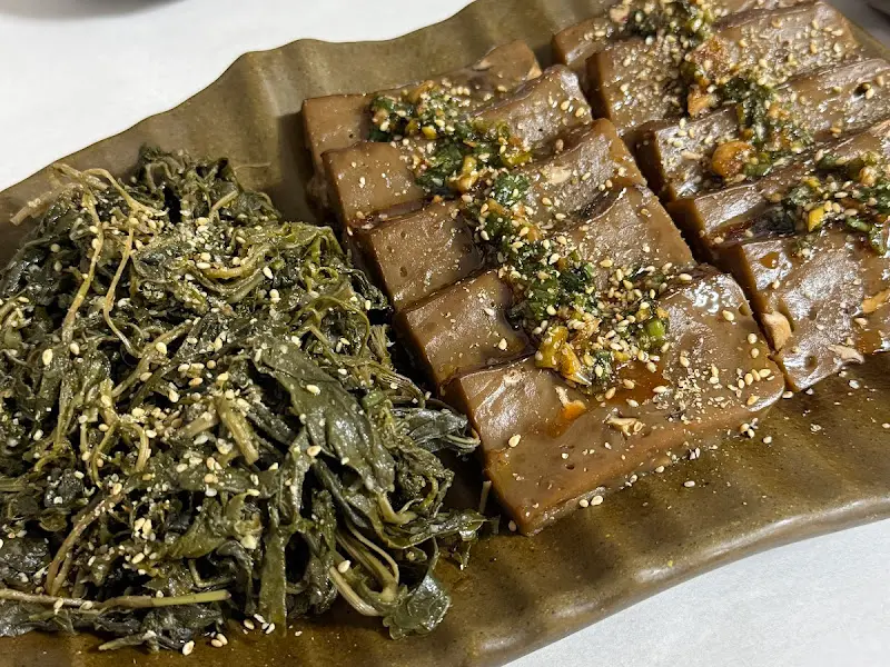 표고버섯 도토리묵과 취나물의 조화