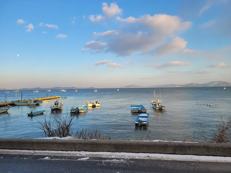 식당에서 바라본 바다