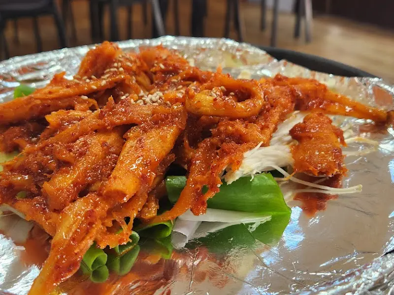 매콤달콤한 양념이 입맛을 돋우는 더덕구이