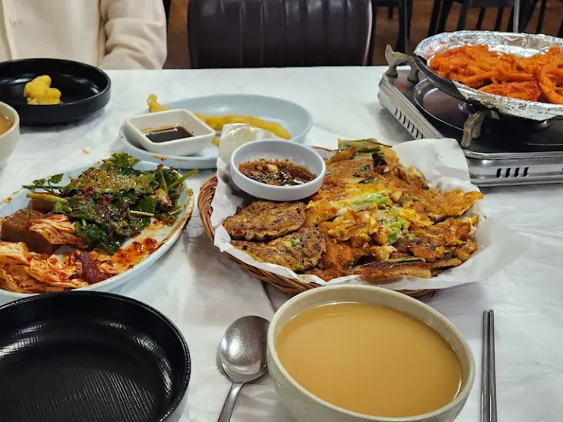 더덕구이와 파전, 동동주의 환상적인 조합