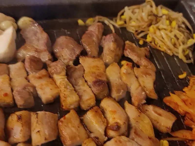 불판 위의 고기