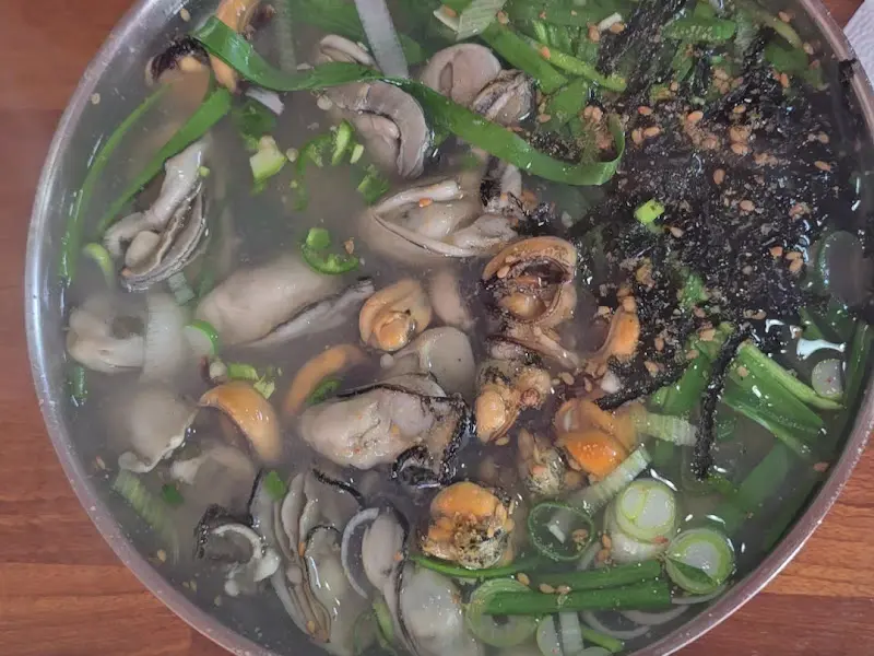 해물칼국수의 푸짐한 비주얼