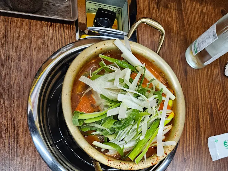 식탁 위 양은 냄비