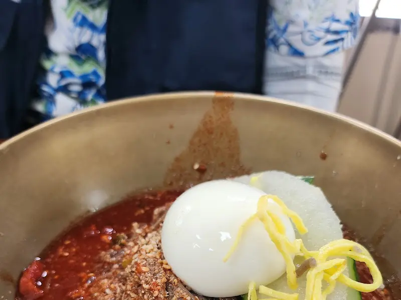 비빔냉면의 매콤한 자태