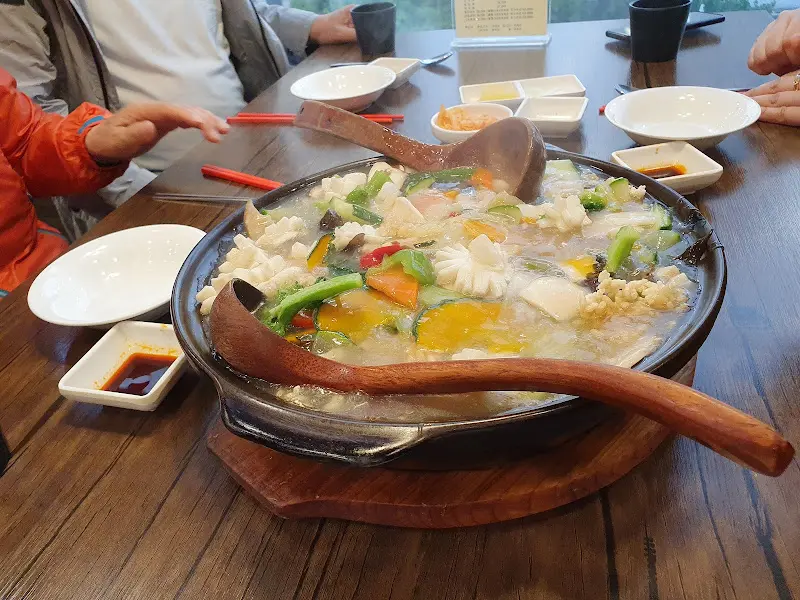 여럿이 함께 즐기는 해물 누룽지탕