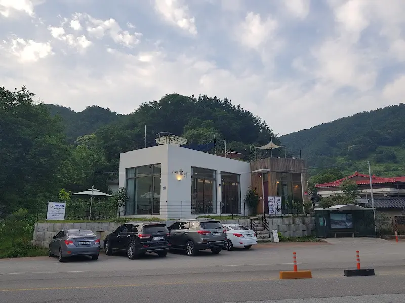 카페 외부 전경