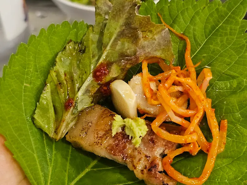 깻잎 쌈에 싸 먹는 목살