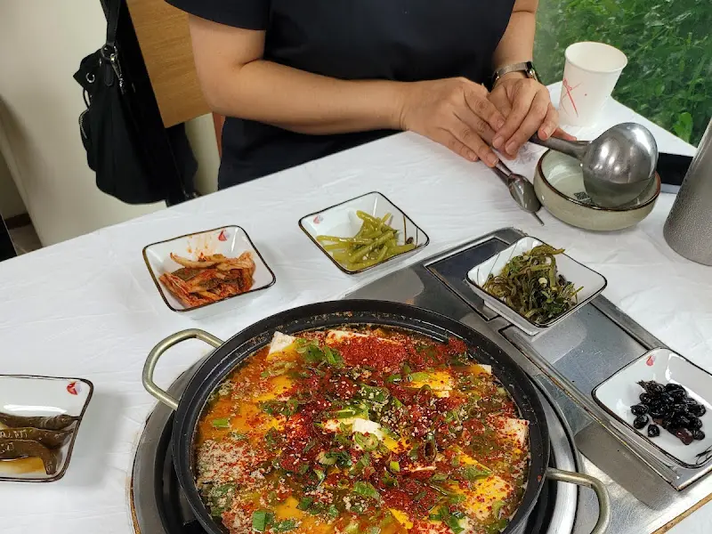 두부전골과 밑반찬