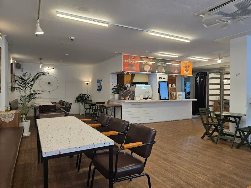 설고당 매장 전경