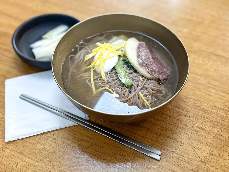 평양냉면과 함께 제공되는 무김치