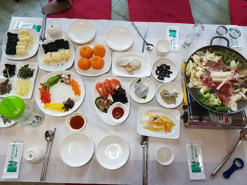 정갈하게 차려진 한 상