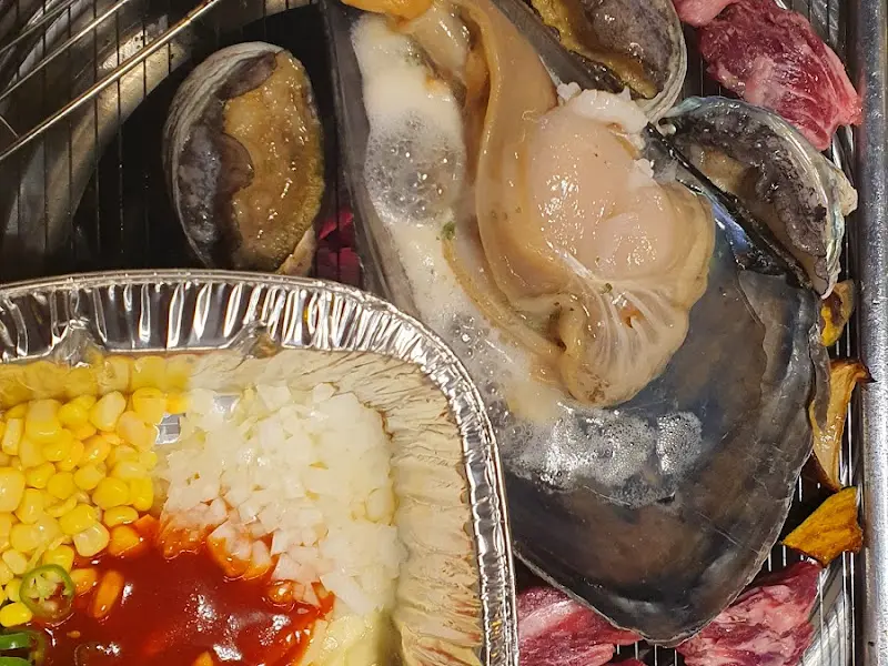 숯불에 구워지는 해산물