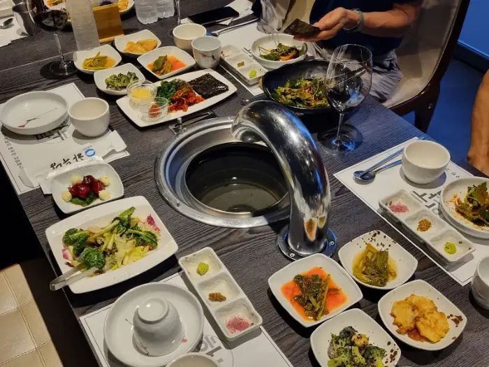 정갈하게 차려진 테이블