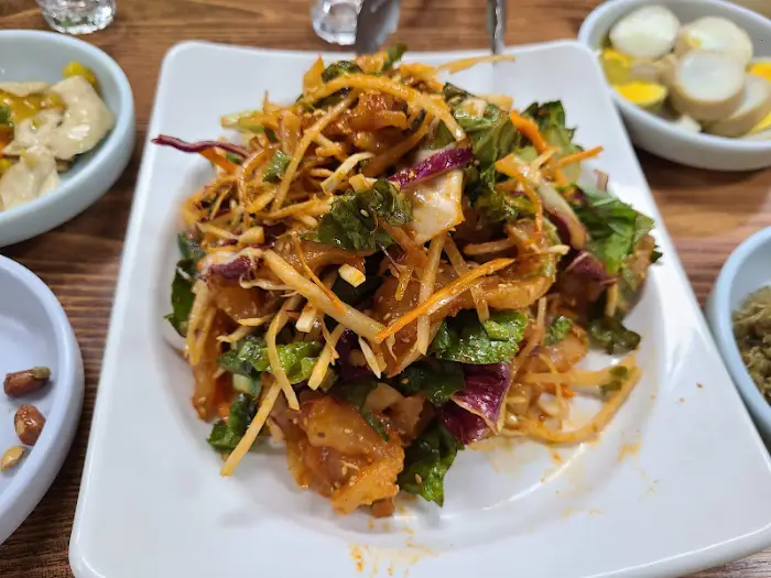 묵무침으로 보이는 음식