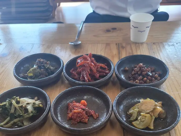 푸짐한 기본 찬