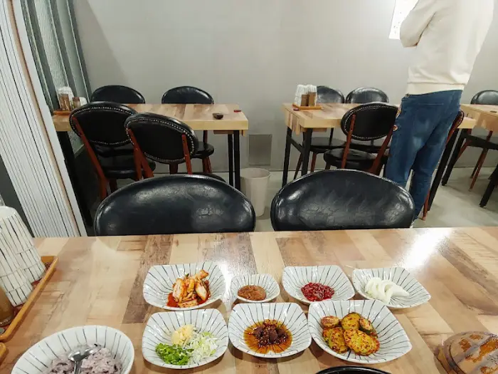 매장 내부 테이블 모습