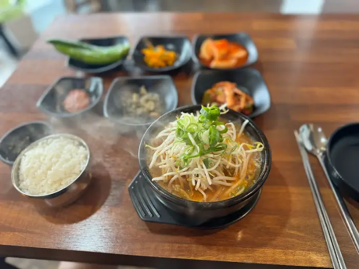 내장탕과 밥, 반찬