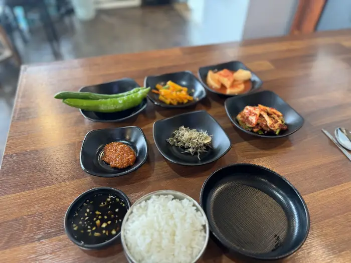 여러 가지 반찬들