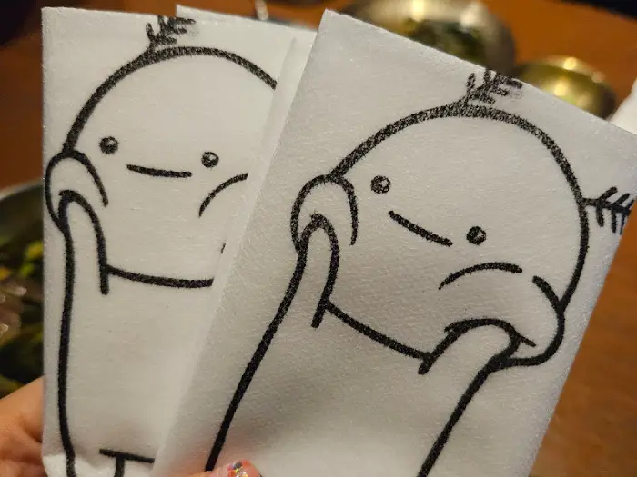 귀여운 캐릭터 그림이 그려진 휴지