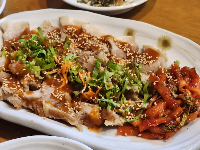 윤기가 흐르는 맛있는 보쌈