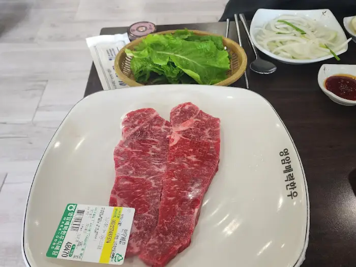 불판에 구워지는 소고기