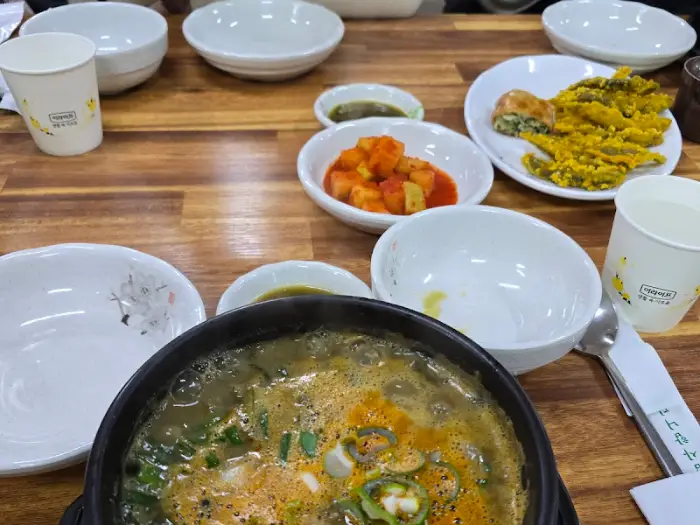 식탁에 놓인 음식들