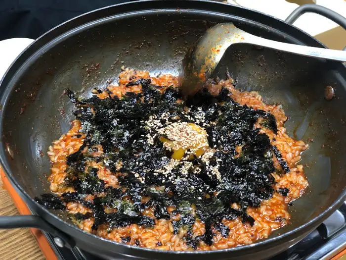 닭볶음탕 국물에 볶아낸 볶음밥