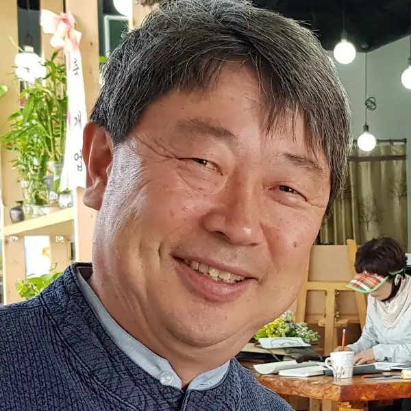 나드리김밥천국 사장님으로 보이는 분의 환한 미소