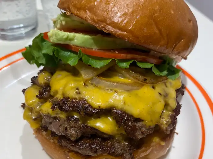 더블 치즈버거 모습