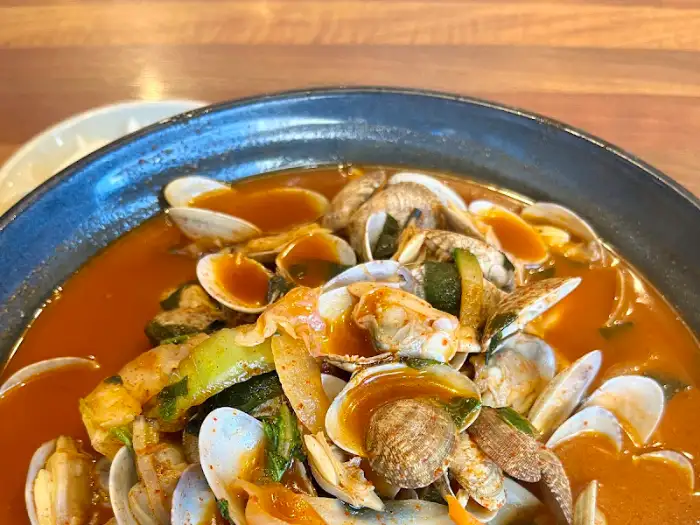 바지락이 푸짐하게 들어간 짬뽕