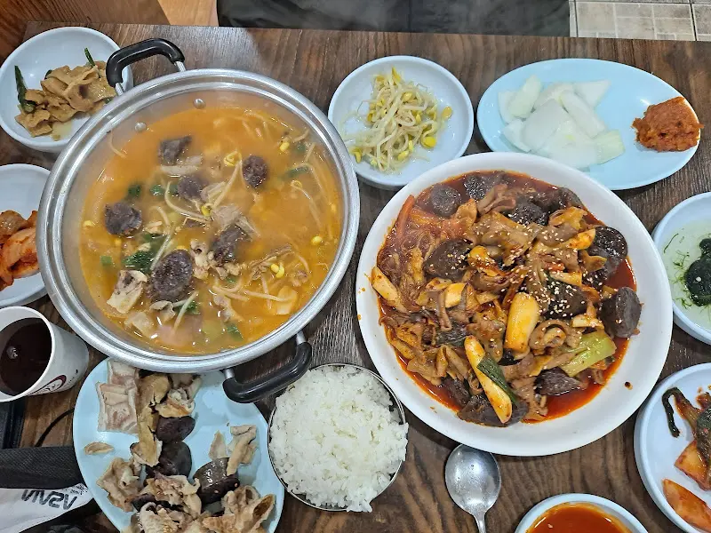 순대국밥과 순대볶음, 제육볶음