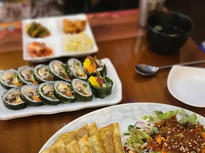 다양한 종류의 김밥