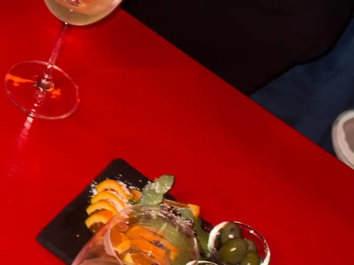 파브릭 서울의 와인과 안주 구성