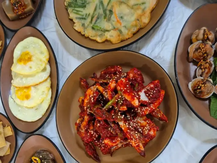 게장과 계란후라이, 전 등 반찬 이미지