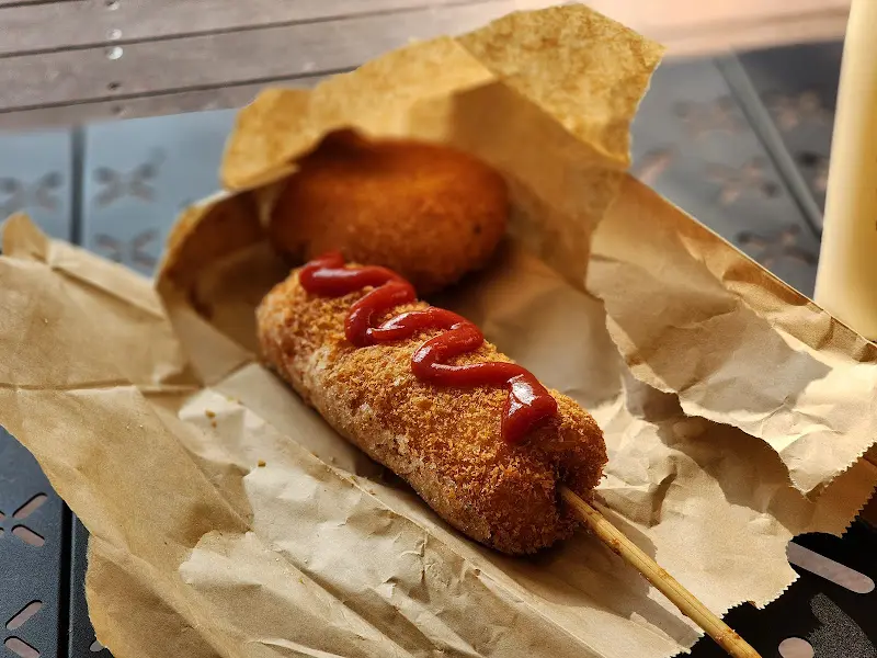 갓 튀겨낸 핫도그