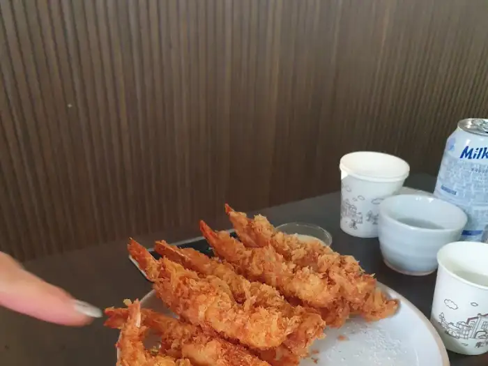 바삭하게 튀겨진 새우 요리