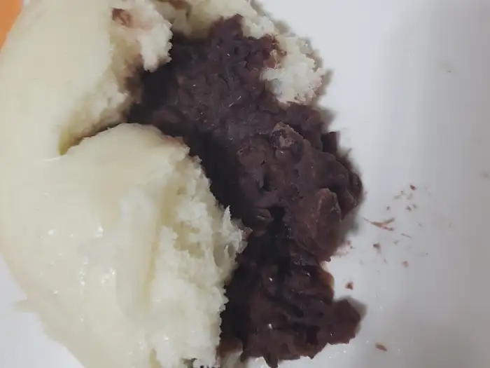 찐빵 속 팥소 클로즈업