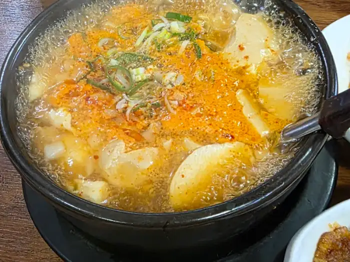 김이 모락모락 나는 찌개