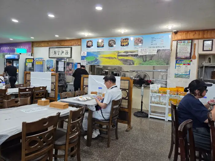 연미정 내부 모습