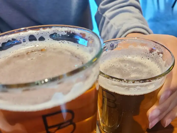 맥주 거품이 풍성한 맥주잔