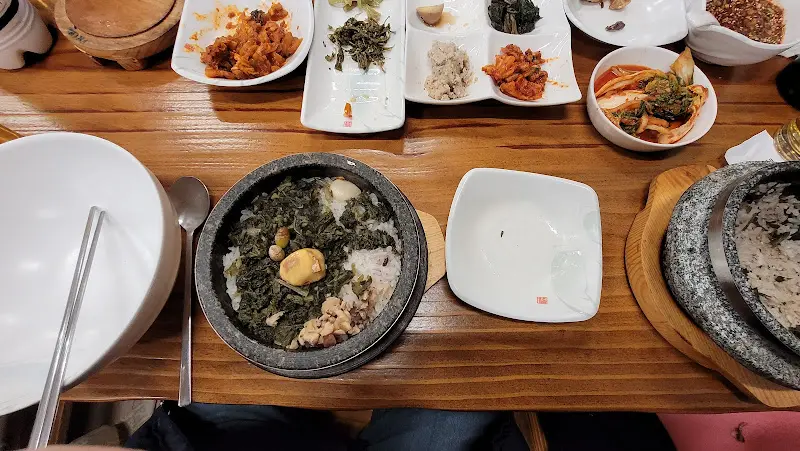 돌솥에 담겨 나온 곤드레밥