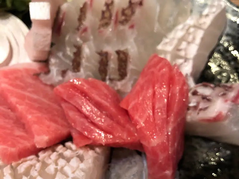 신선함이 느껴지는 숙성회의 클로즈업 샷