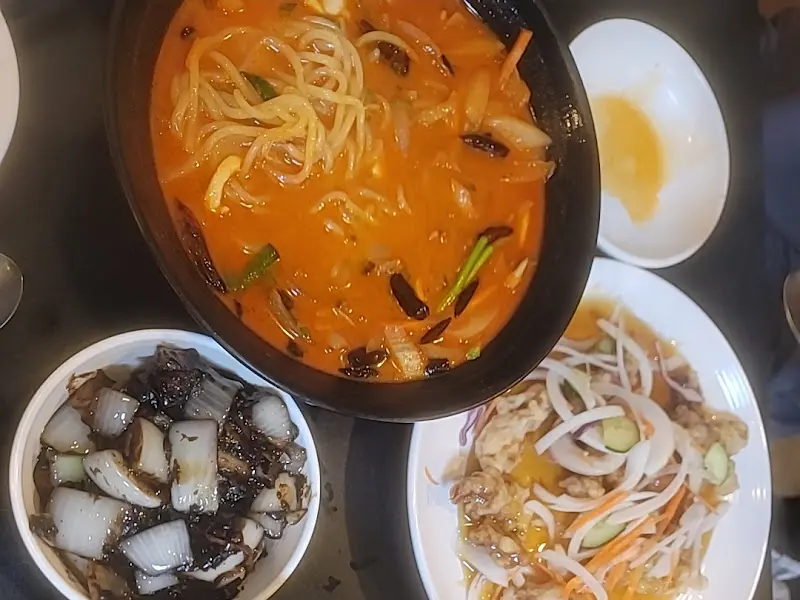 동락반점 테이블 세팅