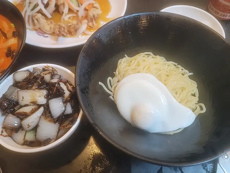 동락반점 전체 테이블 모습