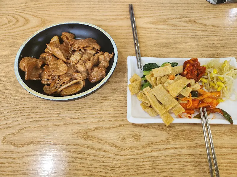 돼지불백과 반찬