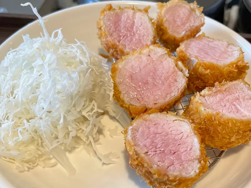 촉촉한 육즙이 눈으로도 보이는 안심카츠