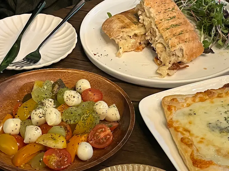 파니니, 샐러드